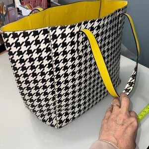 Houndstooth print tote bag with yellow straps #hounds #totebag
